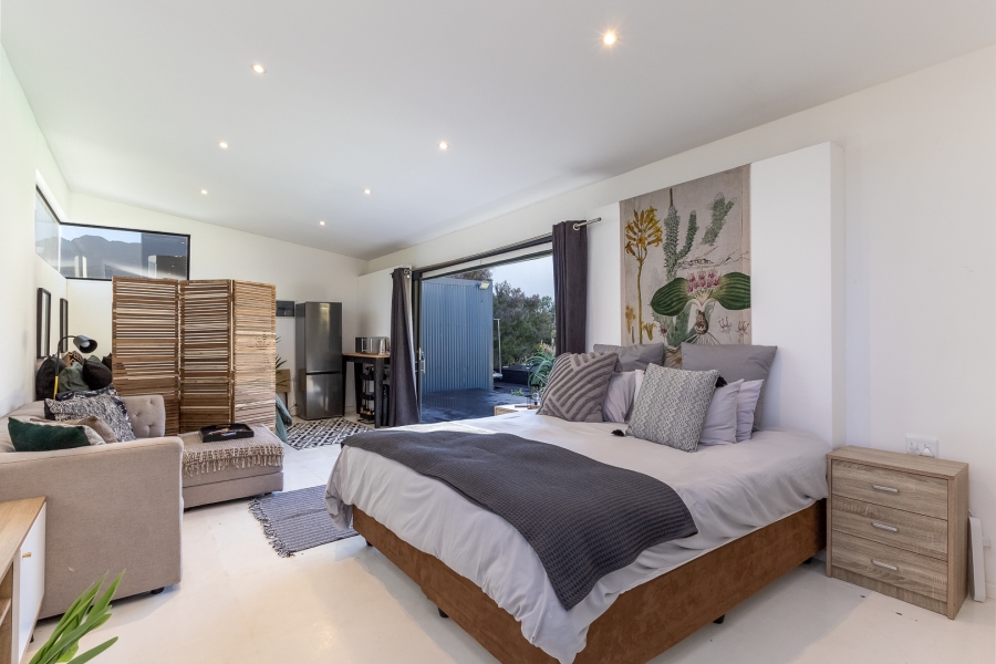 6 Bedroom Property for Sale in Pringle Bay Western Cape